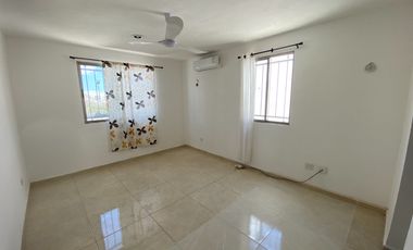 CASA CON LOCAL EN AVENIDA EN LAS AMÉRICAS III, MÉRIDA.