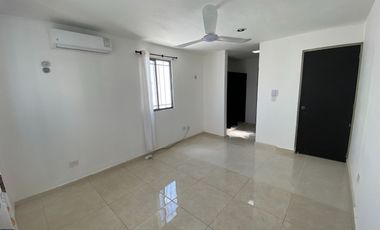 CASA CON LOCAL EN AVENIDA EN LAS AMÉRICAS III, MÉRIDA.