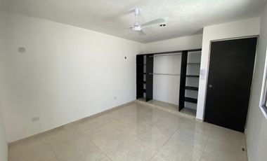 CASA CON LOCAL EN AVENIDA EN LAS AMÉRICAS III, MÉRIDA.
