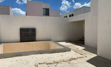 CASA CON LOCAL EN AVENIDA EN LAS AMÉRICAS III, MÉRIDA.