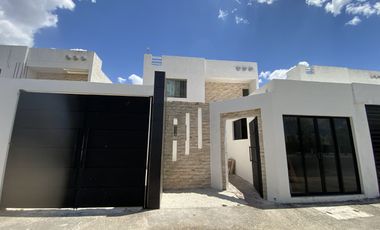 CASA CON LOCAL EN AVENIDA EN LAS AMÉRICAS III, MÉRIDA.