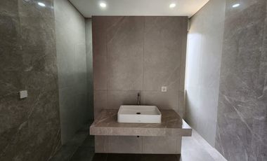 Dijual/For Sale  Rumah Baru 3 lantai , @Setra Duta Lavida 22