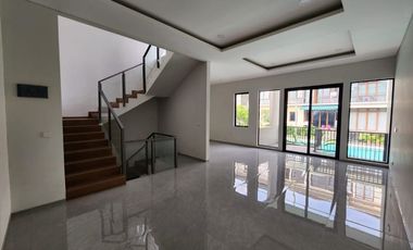 Dijual/For Sale  Rumah Baru 3 lantai , @Setra Duta Lavida 28