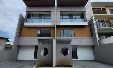 Dijual/For Sale  Rumah Baru 3 lantai , @Setra Duta Lavida 30