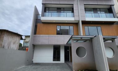 Dijual/For Sale  Rumah Baru 3 lantai , @Setra Duta Lavida 30