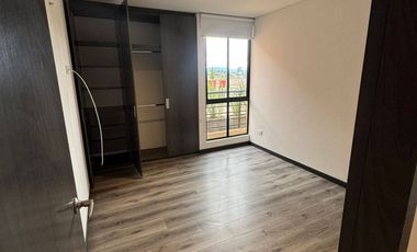 ¿Buscas la tranquilidad del campo con las comodidades de la ciudad? ¡Este apartamento en Chía es para ti! 🌿✨  Ubicado en la exclusiva y tranquila Ver