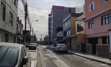 VENDO CASA COMO TERRENO EN CALLE IDEAL PROYECTO CERCA A PARQUE ZONA D URB. SAN JUAN DE MIRAFLORES.
