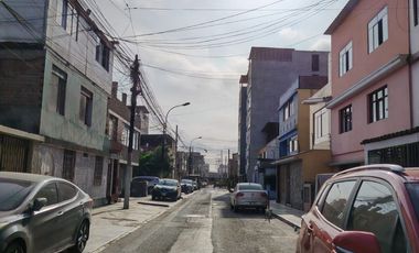 VENDO CASA COMO TERRENO EN CALLE IDEAL PROYECTO CERCA A PARQUE ZONA D URB. SAN JUAN DE MIRAFLORES.