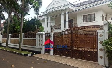 Rumah Mewah Luas dan Sangat Murah dengan Kolam Renang di Megapolitan Cinere