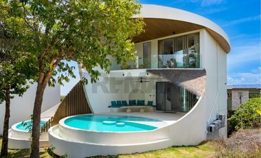 Exquisite 3-Bedroom Villa with Panoramic Seaviews in Plailaem
