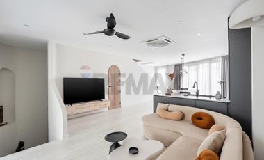 Exquisite 3-Bedroom Villa with Panoramic Seaviews in Plailaem