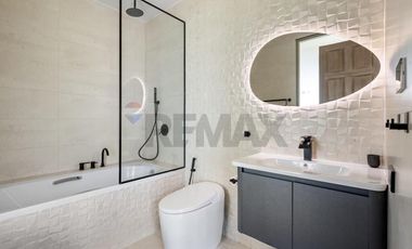 Exquisite 3-Bedroom Villa with Panoramic Seaviews in Plailaem