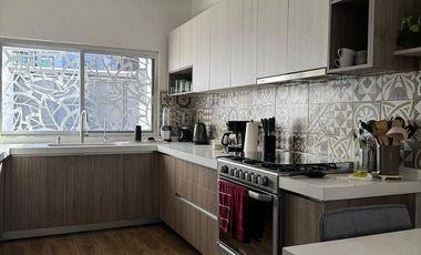 CASA AMUEBLADA EN RENTA DE UNA SOLA PLANTA, REMODELADA, ALTAMIRA,ZAPOPAN