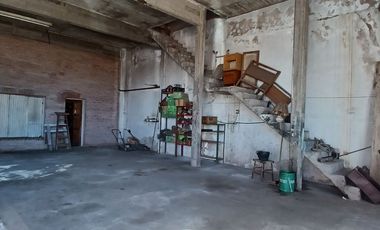 GALPON EN VENTA  - COLON 6450  GALPON DESARROLLADO SOBRE LOTE DE 10 X 44, CON AMPLIO ESPACIO LIBRE DE TERRENO Y EXCELENTE ALTURA