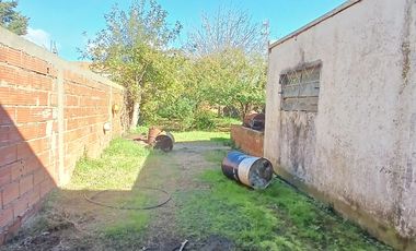 GALPON EN VENTA  - COLON 6450  GALPON DESARROLLADO SOBRE LOTE DE 10 X 44, CON AMPLIO ESPACIO LIBRE DE TERRENO Y EXCELENTE ALTURA