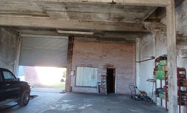 GALPON EN VENTA  - COLON 6450  GALPON DESARROLLADO SOBRE LOTE DE 10 X 44, CON AMPLIO ESPACIO LIBRE DE TERRENO Y EXCELENTE ALTURA
