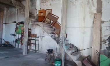 GALPON EN VENTA  - COLON 6450  GALPON DESARROLLADO SOBRE LOTE DE 10 X 44, CON AMPLIO ESPACIO LIBRE DE TERRENO Y EXCELENTE ALTURA