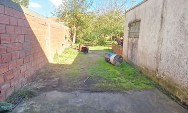 GALPON EN VENTA  - COLON 6450  GALPON DESARROLLADO SOBRE LOTE DE 10 X 44, CON AMPLIO ESPACIO LIBRE DE TERRENO Y EXCELENTE ALTURA