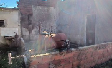 GALPON EN VENTA  - COLON 6450  GALPON DESARROLLADO SOBRE LOTE DE 10 X 44, CON AMPLIO ESPACIO LIBRE DE TERRENO Y EXCELENTE ALTURA