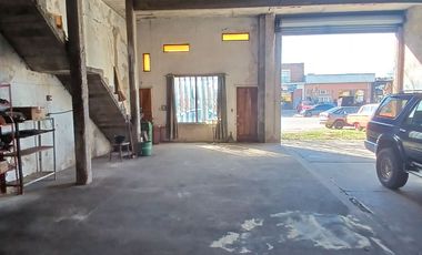 GALPON EN VENTA  - COLON 6450  GALPON DESARROLLADO SOBRE LOTE DE 10 X 44, CON AMPLIO ESPACIO LIBRE DE TERRENO Y EXCELENTE ALTURA