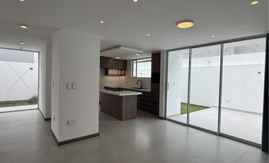 Casa de Venta en Latacunga. Conjunto La Quinta.