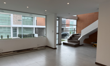 Casa de Venta en Latacunga. Conjunto La Quinta.