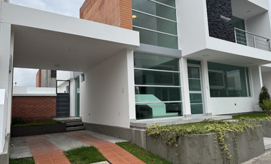 Casa de Venta en Latacunga. Conjunto La Quinta.