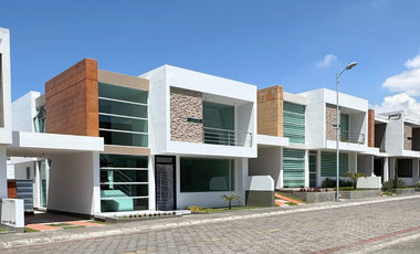 Casa de Venta en Latacunga. Conjunto La Quinta.