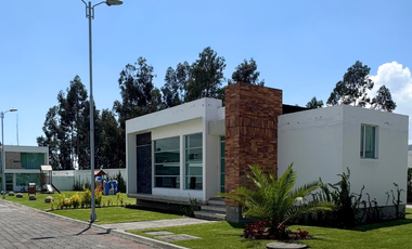 Casa de Venta en Latacunga. Conjunto La Quinta.