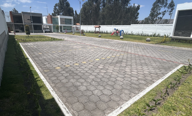 Casa de Venta en Latacunga. Conjunto La Quinta.