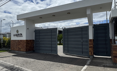 Casa de Venta en Latacunga. Conjunto La Quinta.