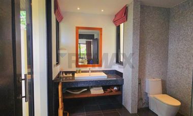 Pool Villa with Private Swimming Pool Near Santiburi Golf Course