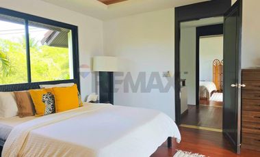 Pool Villa with Private Swimming Pool Near Santiburi Golf Course