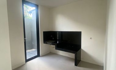 DISEWA RUMAH – Citraland Tallasa City Cluster White Floral