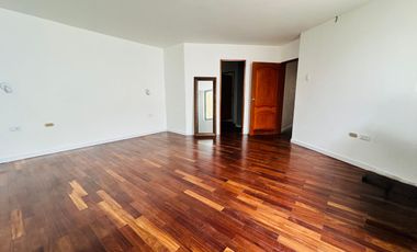 Acogedora e iluminada casa con salida directa a parque 🏡🌳