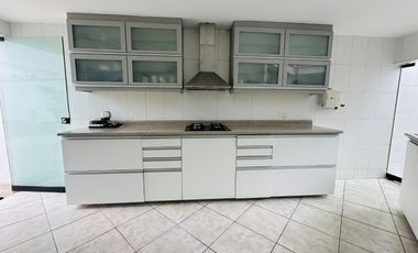 Acogedora e iluminada casa con salida directa a parque 🏡🌳