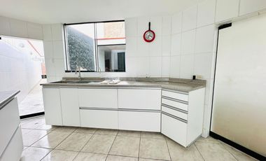 Acogedora e iluminada casa con salida directa a parque 🏡🌳
