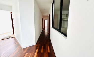 Acogedora e iluminada casa con salida directa a parque 🏡🌳