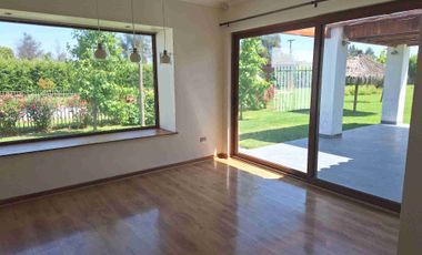 Se Arrienda Hermosa Casa en Parcela