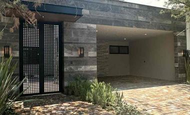 Casa en renta en la campiña del bosque, amplia y acabados hermosos.