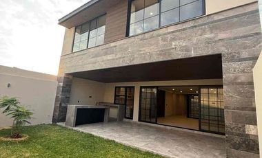 Casa en renta en la campiña del bosque, amplia y acabados hermosos.
