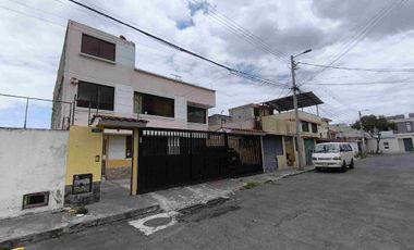CASA RENTERA EN VENTA CARCELEN BAJO NORTE DE QUITO