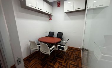 OFICINA EN VENTA – SURCO (FRENTE A ESTACIÓN AYACUCHO – LÍNEA 1)