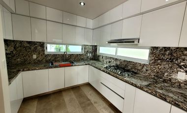 CASA CON ALBERCA EN MORELOS