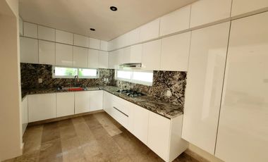 CASA CON ALBERCA EN MORELOS