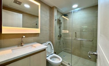 Garden Unit 2 Bedroom with Brand New Appliances For Sale Hidalgo Place Makati