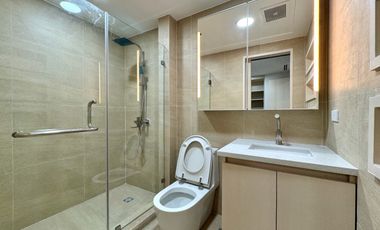 Garden Unit 2 Bedroom with Brand New Appliances For Sale Hidalgo Place Makati