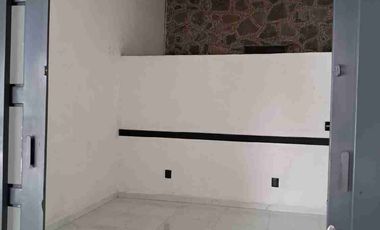 Local comercial en placita frente a Plaza Cuernavaca