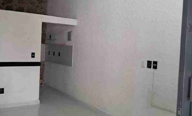 Local comercial en placita frente a Plaza Cuernavaca