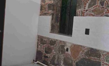 Local comercial en placita frente a Plaza Cuernavaca